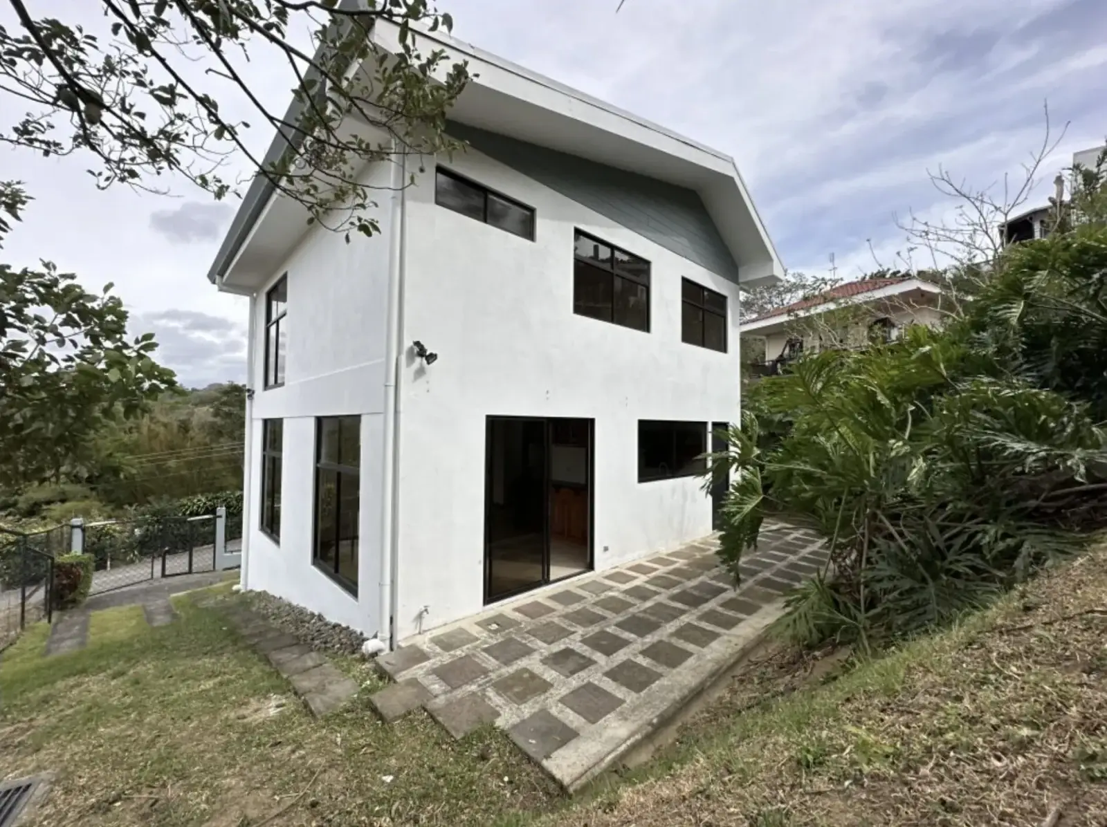 Remodelled two-storey house in the Santa Paula gated community, Santa Ana